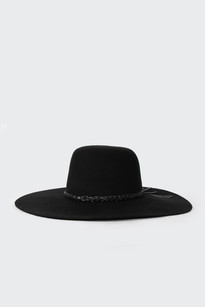 Gia Hat, black